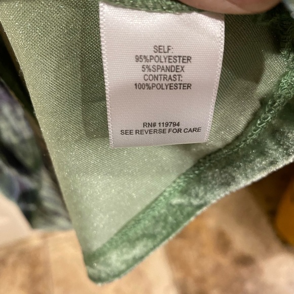 🌸One World Live and let live tunic blouse floral green beaded v neckline xl - Picture 3 of 3